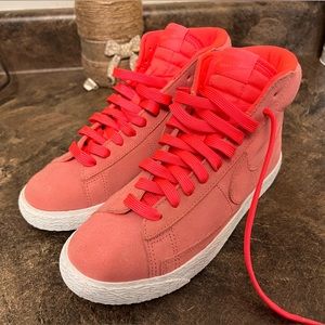 2017 NWOT Nike Youth Blazer Mid Top Size 4.5